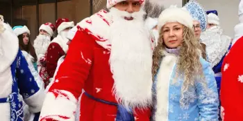 Участие в шествии Дед Морозов и Снегурочек