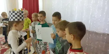 В детском саду прошёл увлекательный шашечный турнир: ребята сражались с умом, а не с силой!