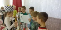 В детском саду прошёл увлекательный шашечный турнир: ребята сражались с умом, а не с силой!